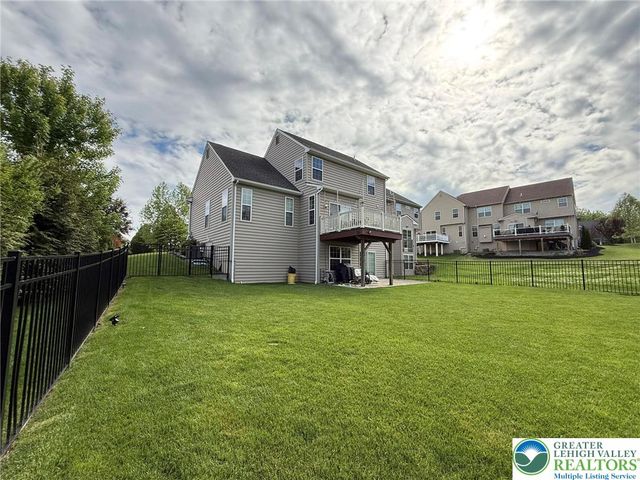 835 Holly Blue Way, Upper Macungie Twp, PA 18031