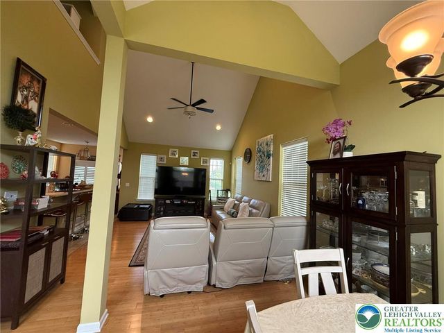 835 Holly Blue Way, Upper Macungie Twp, PA 18031