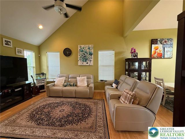 835 Holly Blue Way, Upper Macungie Twp, PA 18031