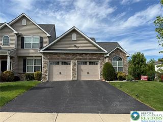 835 Holly Blue Way, Upper Macungie Twp, PA 18031