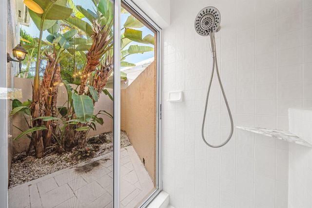 8 Windsor Lane, Palm Beach Gardens, FL 33418