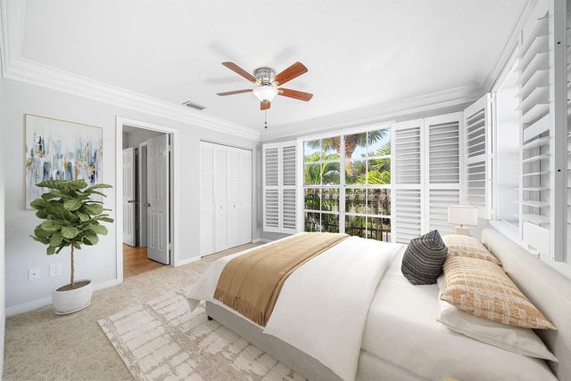 8 Windsor Lane, Palm Beach Gardens, FL 33418