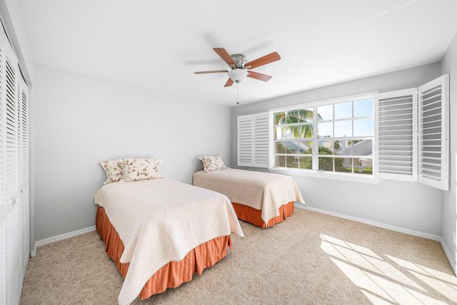 8 Windsor Lane, Palm Beach Gardens, FL 33418