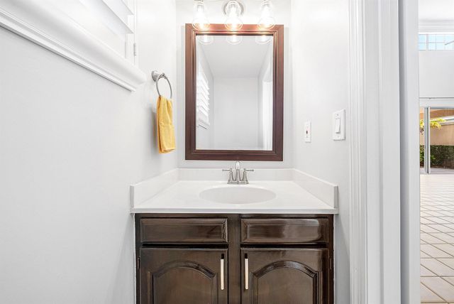 8 Windsor Lane, Palm Beach Gardens, FL 33418