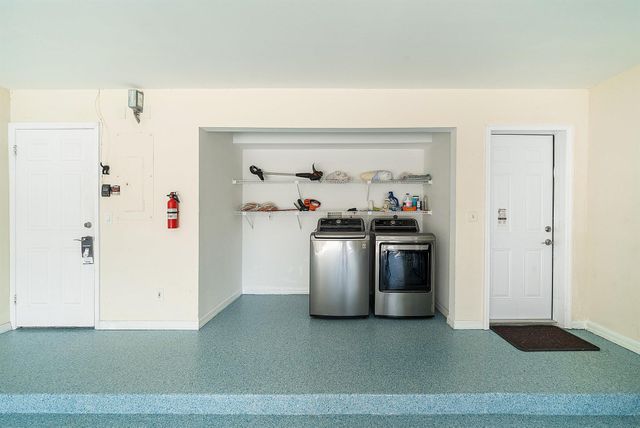 8 Windsor Lane, Palm Beach Gardens, FL 33418