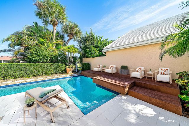 8 Windsor Lane, Palm Beach Gardens, FL 33418