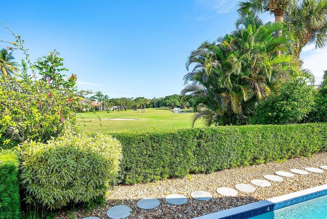 8 Windsor Lane, Palm Beach Gardens, FL 33418