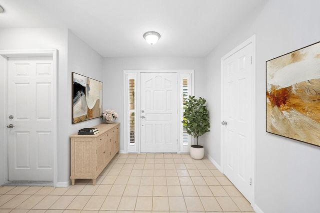 8 Windsor Lane, Palm Beach Gardens, FL 33418