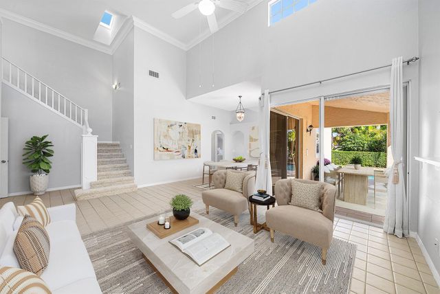 8 Windsor Lane, Palm Beach Gardens, FL 33418