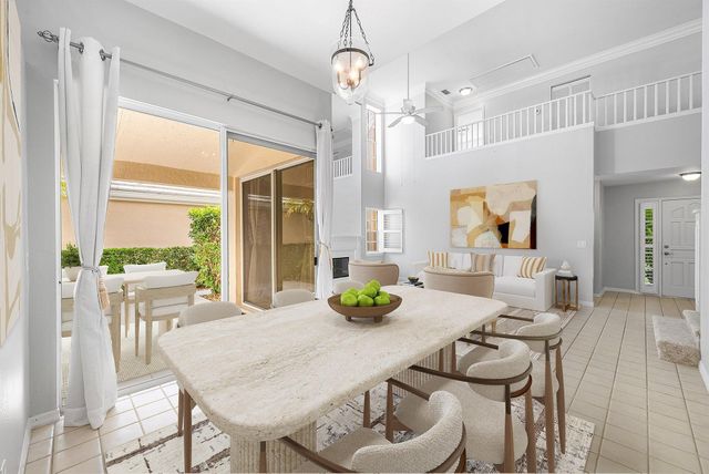 8 Windsor Lane, Palm Beach Gardens, FL 33418