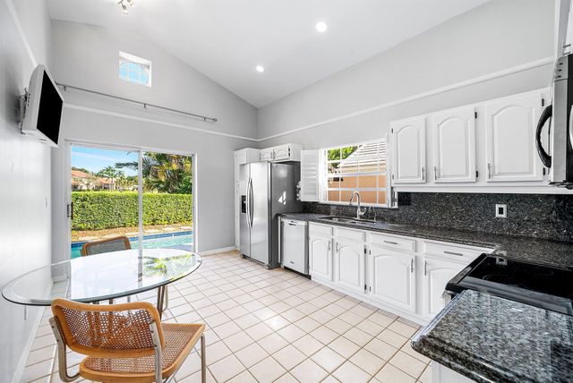 8 Windsor Lane, Palm Beach Gardens, FL 33418