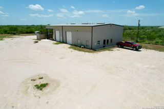 1273 county road 429, Pleasanton, TX 78064