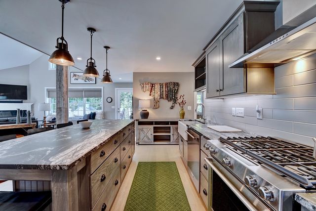 7 Loy Drive, Hampton, NH 03842