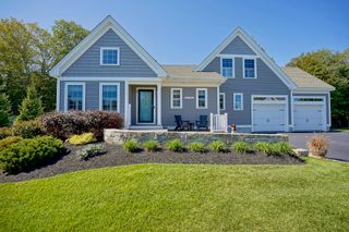 7 Loy Drive, Hampton, NH 03842
