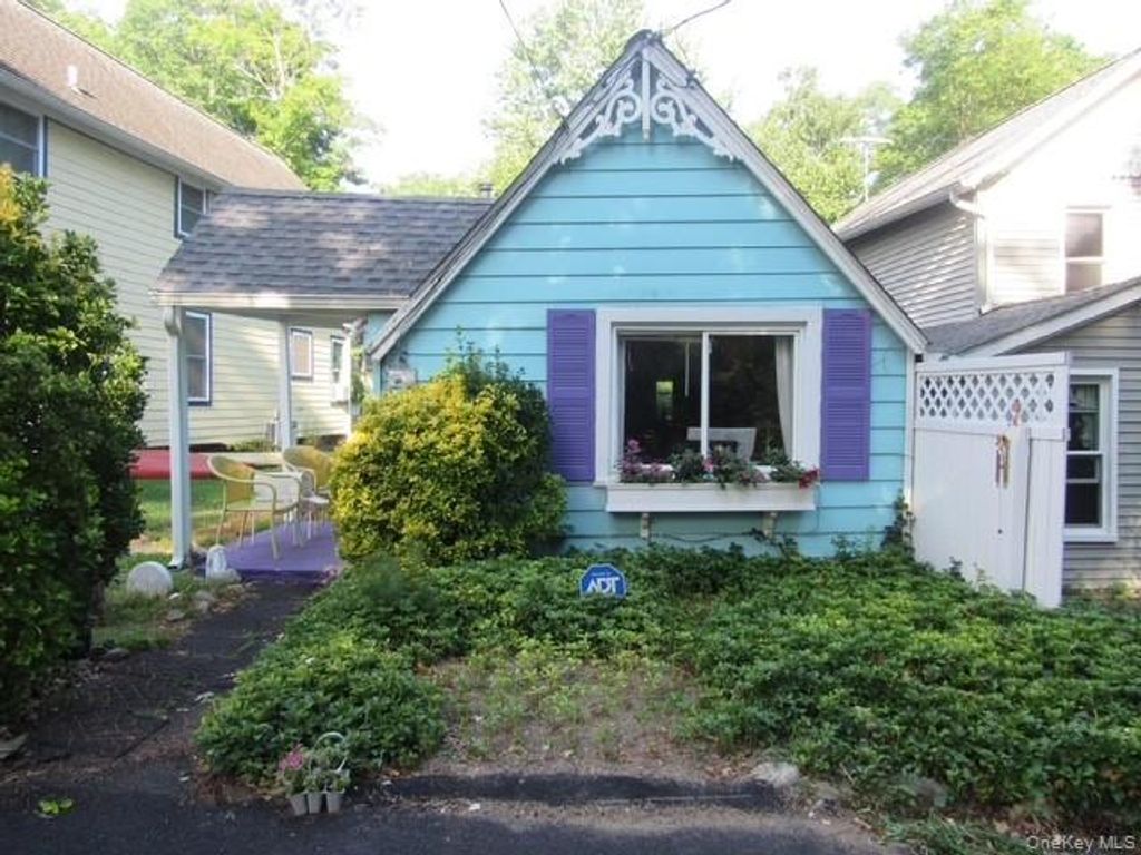 42 Campwoods Grounds, Ossining, NY 10562