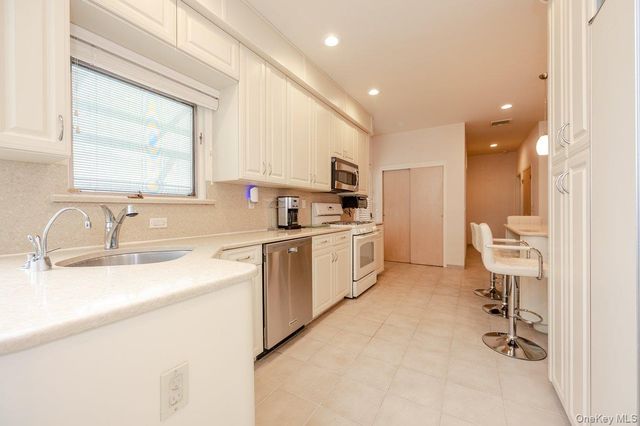 40 Cayuga Avenue, Atlantic Beach, NY 11509
