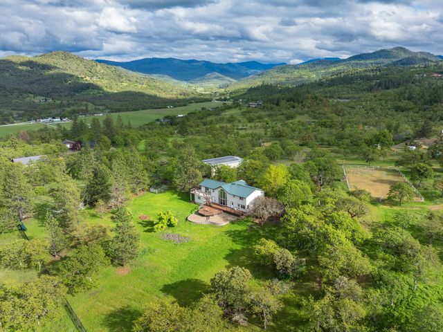 3850 E Antelope Road, Eagle Point, OR 97524