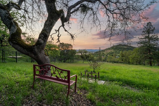 3850 E Antelope Road, Eagle Point, OR 97524