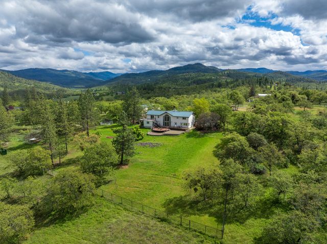 3850 E Antelope Road, Eagle Point, OR 97524