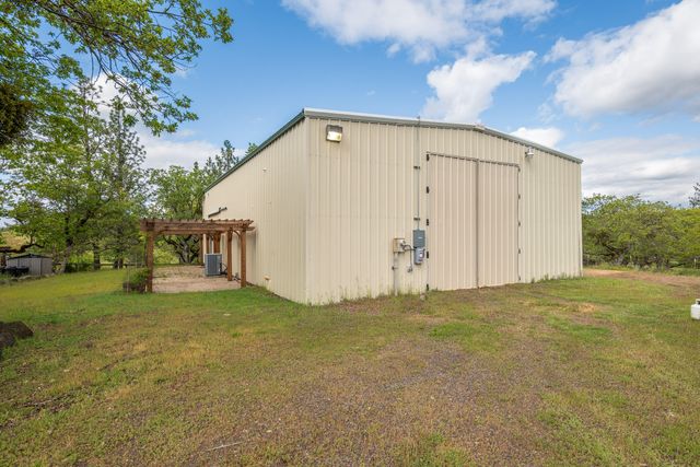 3850 E Antelope Road, Eagle Point, OR 97524