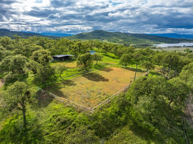 3850 E Antelope Road, Eagle Point, OR 97524