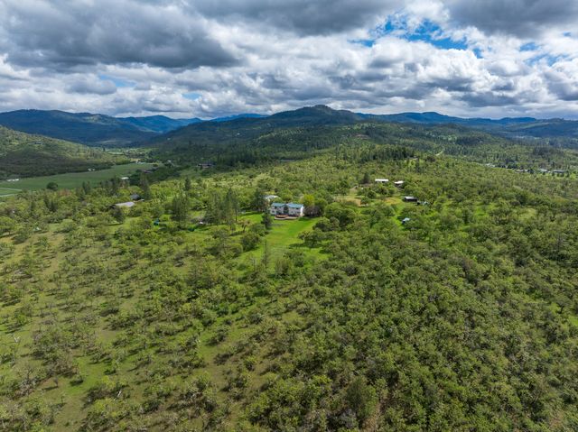 3850 E Antelope Road, Eagle Point, OR 97524