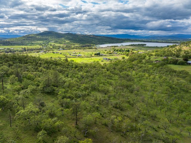 3850 E Antelope Road, Eagle Point, OR 97524