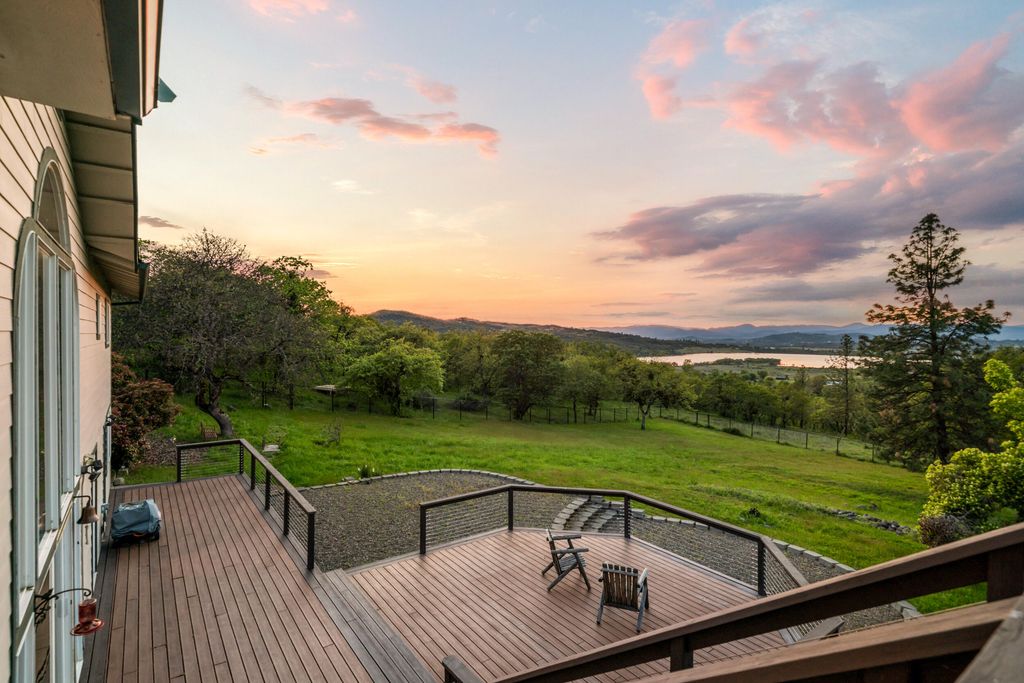 3850 E Antelope Road, Eagle Point, OR 97524