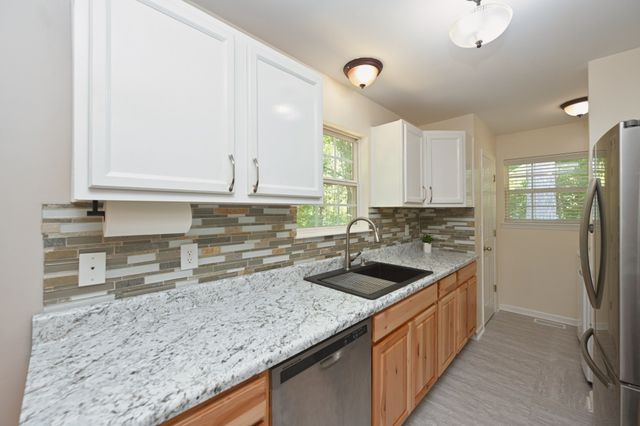 936 Jordan Cir, White Bluff, TN 37187