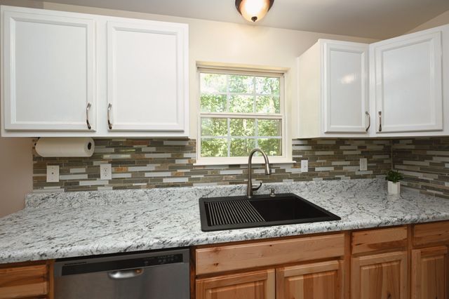 936 Jordan Cir, White Bluff, TN 37187