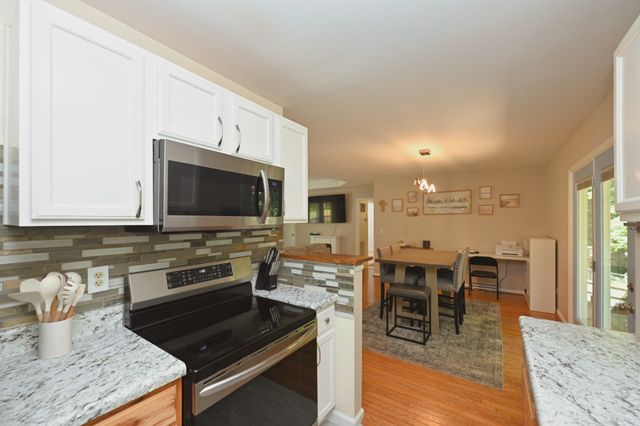 936 Jordan Cir, White Bluff, TN 37187