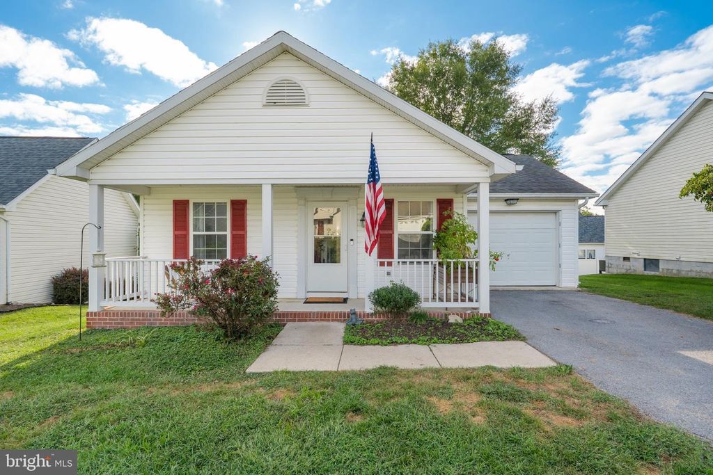 204 SENTRY LN, Martinsburg, WV 25401