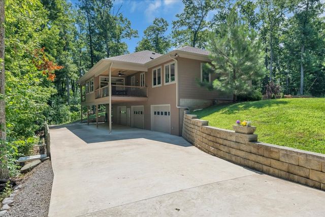 414 Watercolor Dr, Sparta, TN 38583