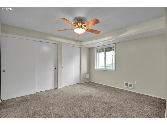 29750 Sw COURTSIDE Dr 1, Wilsonville, OR 97070