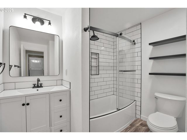 29750 Sw COURTSIDE Dr 1, Wilsonville, OR 97070