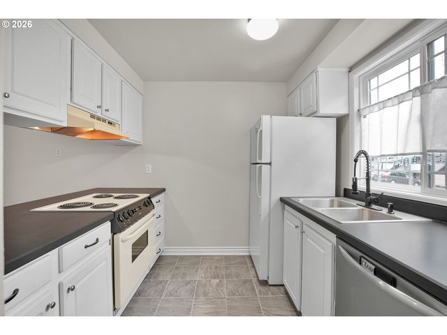 29750 Sw COURTSIDE Dr 1, Wilsonville, OR 97070