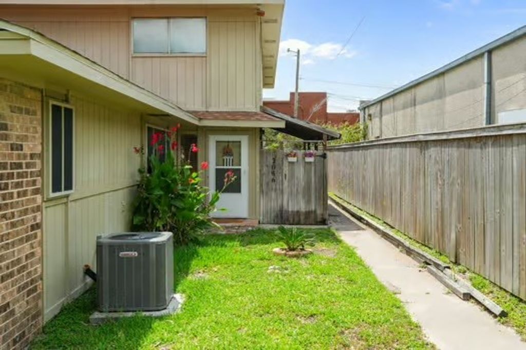 2056 Hidden Lake 3, Corpus Christi, TX 78412
