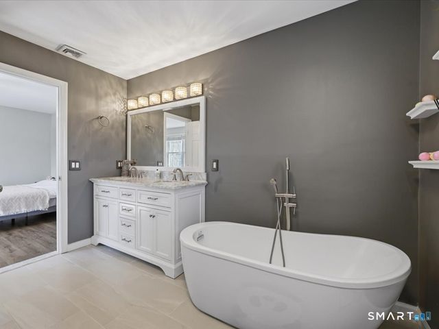 59 Wood Terrace, East Haven, CT 06513