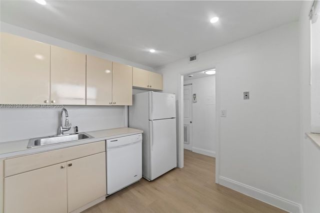 16450 Miami Dr 602, North Miami Beach, FL 33162