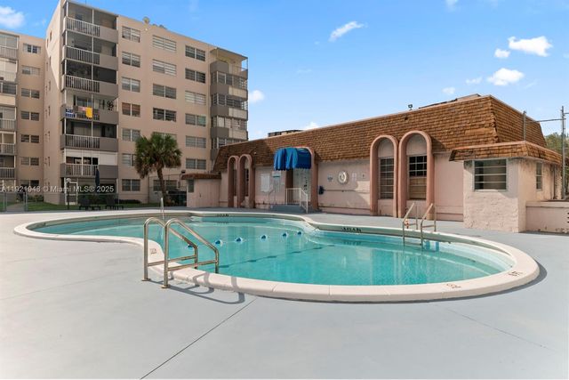 16450 Miami Dr 602, North Miami Beach, FL 33162