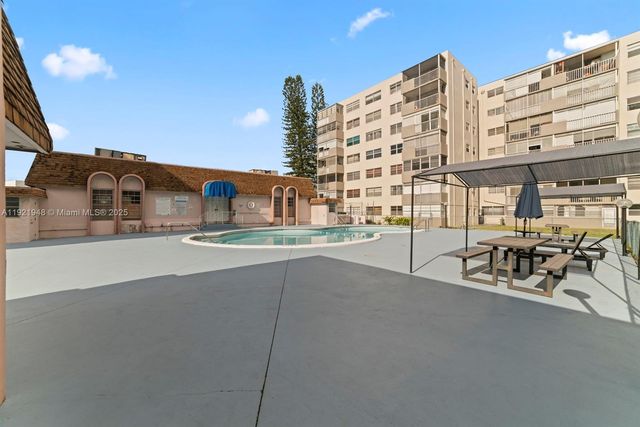 16450 Miami Dr 602, North Miami Beach, FL 33162