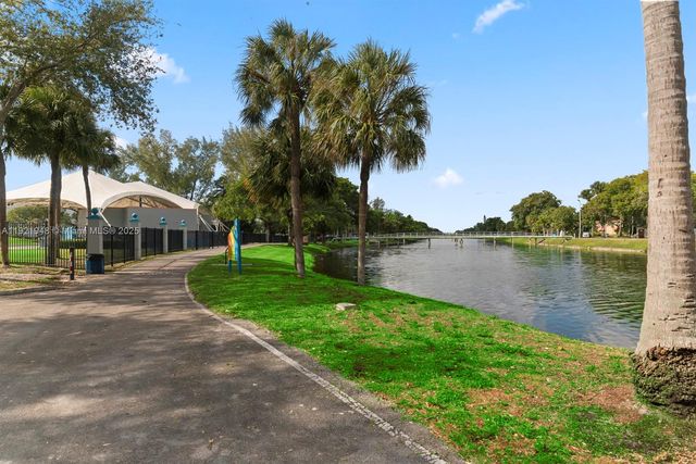 16450 Miami Dr 602, North Miami Beach, FL 33162