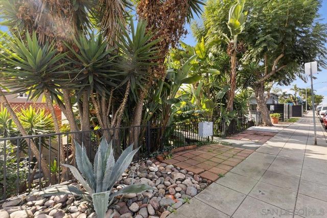 2033 Garnet Ave, San Diego, CA 92109