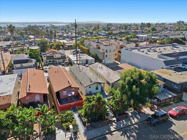 2033 Garnet Ave, San Diego, CA 92109