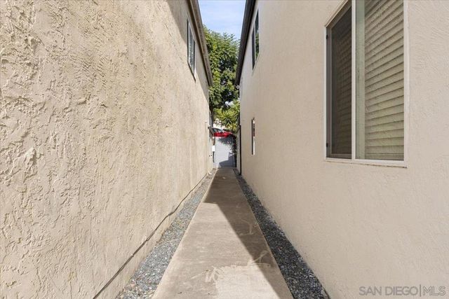 2033 Garnet Ave, San Diego, CA 92109