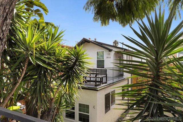 2033 Garnet Ave, San Diego, CA 92109