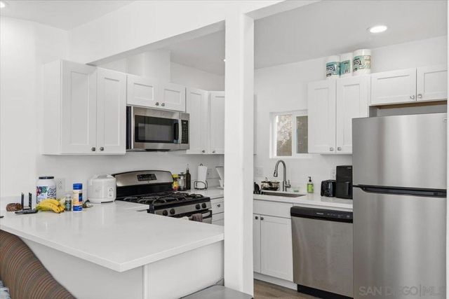 2033 Garnet Ave, San Diego, CA 92109