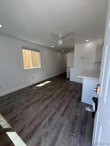 2033 Garnet Ave, San Diego, CA 92109