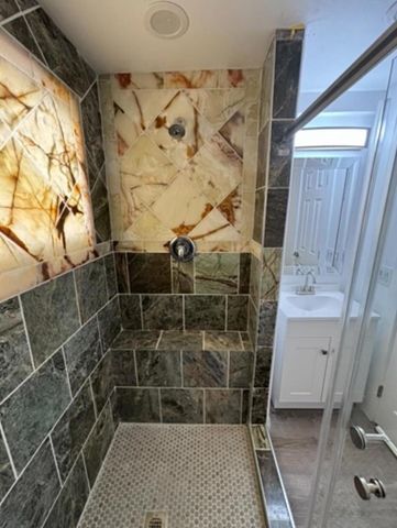 2033 Garnet Ave, San Diego, CA 92109