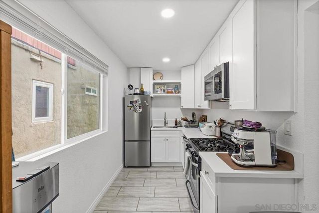 2033 Garnet Ave, San Diego, CA 92109